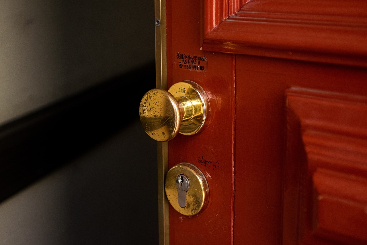 Modne drzwi zewnętrzne – twoja wizytówka domu